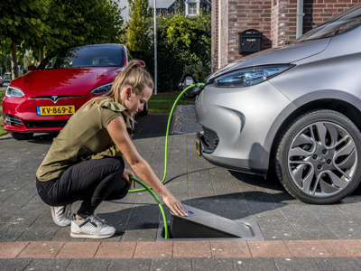 une borne de recharge souterraine